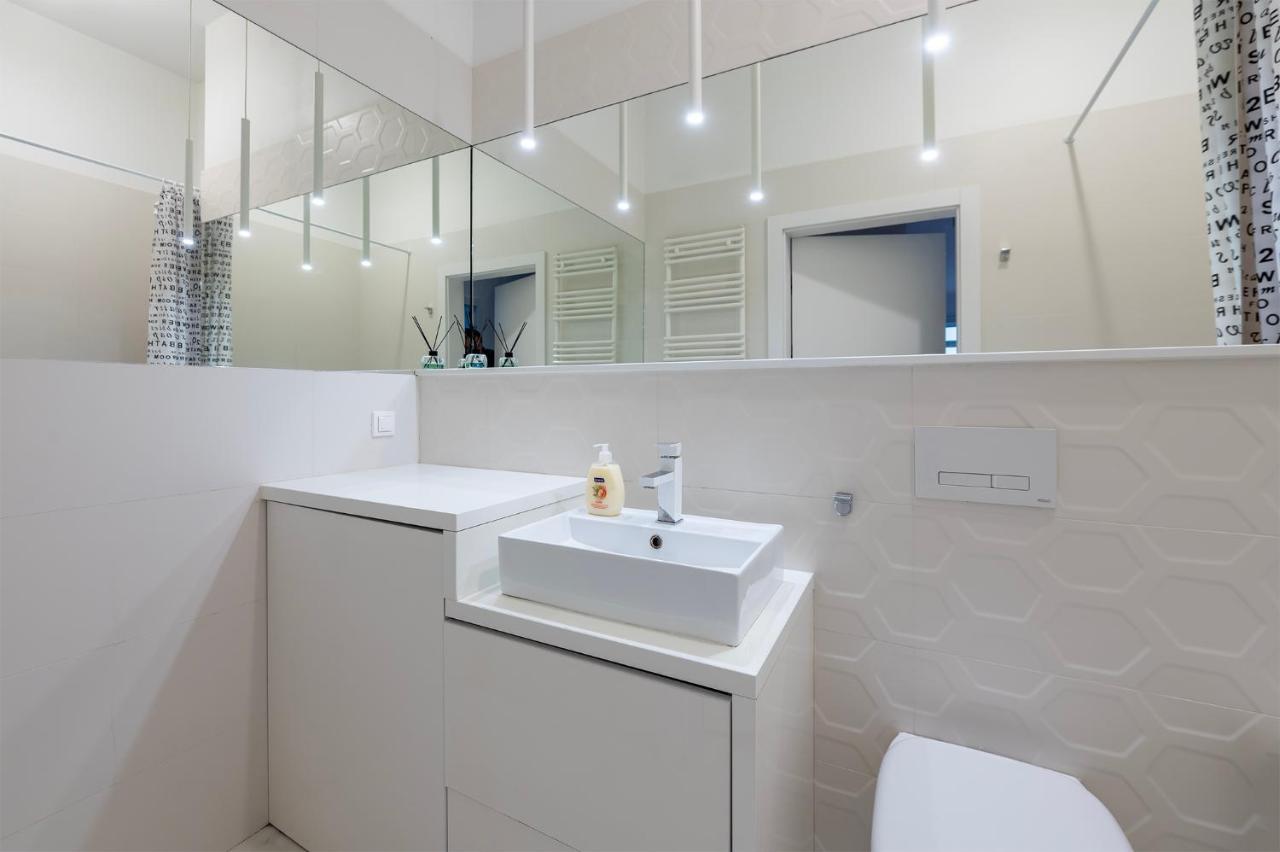 Ferienwohnung Penthouse With A View Of Lodz & Free Parking Exterior foto